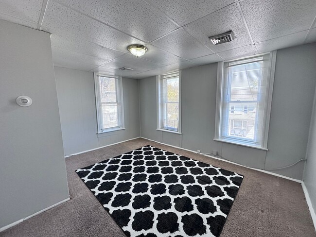 Primary Photo - 2 W Stiegel Street