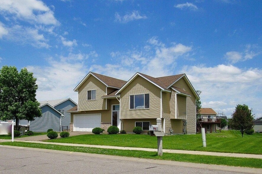 Building Photo - 4184 Jansen Ave NE