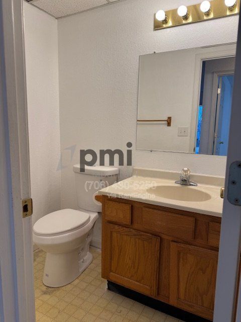 Building Photo - 111 Primrose Dr