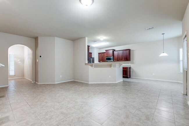 Building Photo - BEAUTIFUL 3-BEDROOM HOME NEAR MEDICAL CENTER