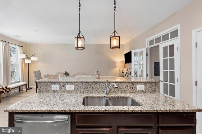 Building Photo - 364 Chessington Dr