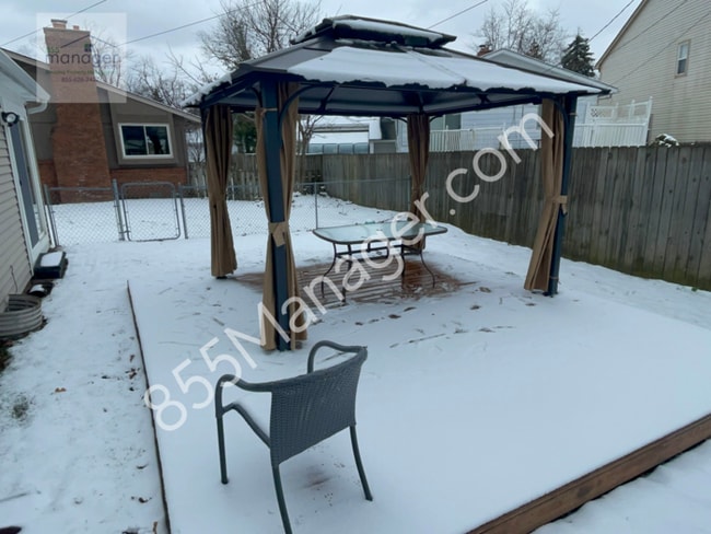 Building Photo - REDUCED RENT Exceptional Rental Opportunity: Explore Comfort and Convenience in Waterford, MI!