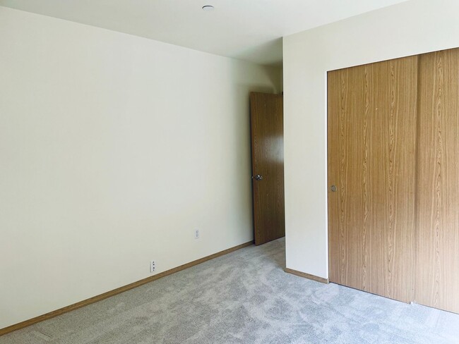Building Photo - Delightful DuPont 3 Bedroom Home