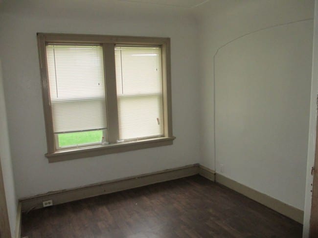 Building Photo - 3112 W. Glendale Ave - 1 Bedroom Lower