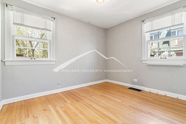 Building Photo - Beautiful Home With Central A/C and Enclosed Backyard