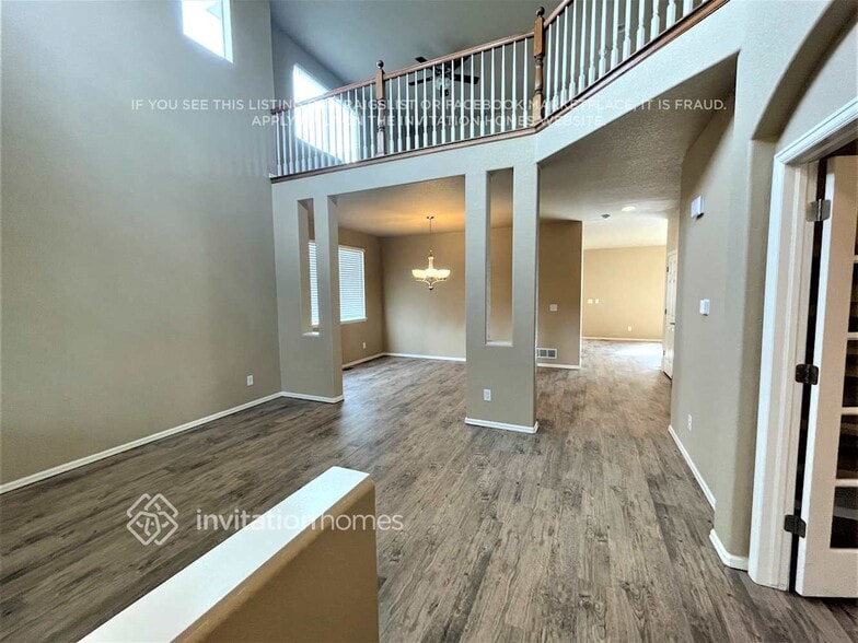 Building Photo - 12386 Roslyn Way