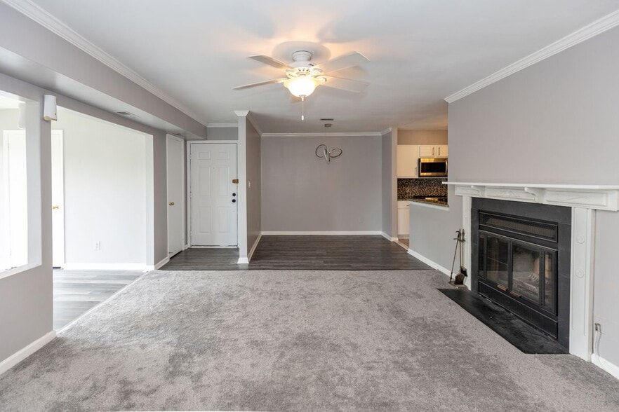 Building Photo - 10-B SUMAC CT