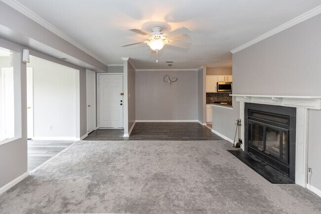 Building Photo - 10-B SUMAC CT