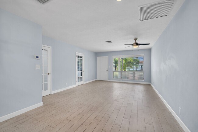 Building Photo - Beautiful home in quiet neighborhood