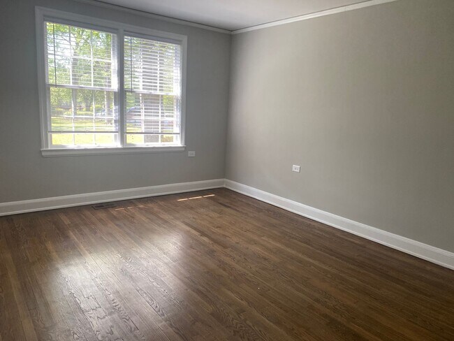 Building Photo - 1 Bedroom 1 Bathroom Unit-First Floor