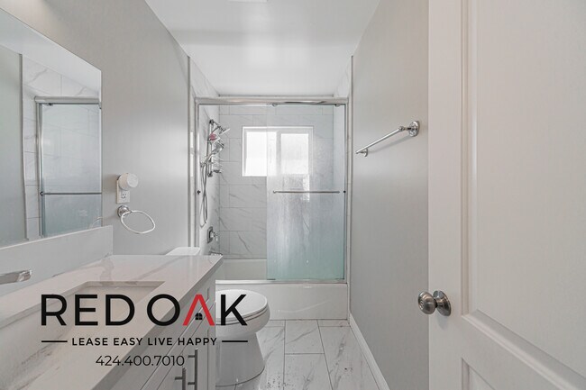 Building Photo - 819 N Edinburgh Ave