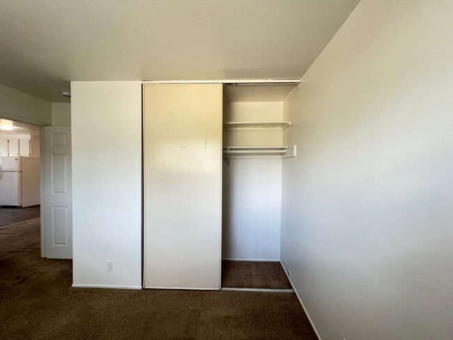 Building Photo - EBS T 1172-1176