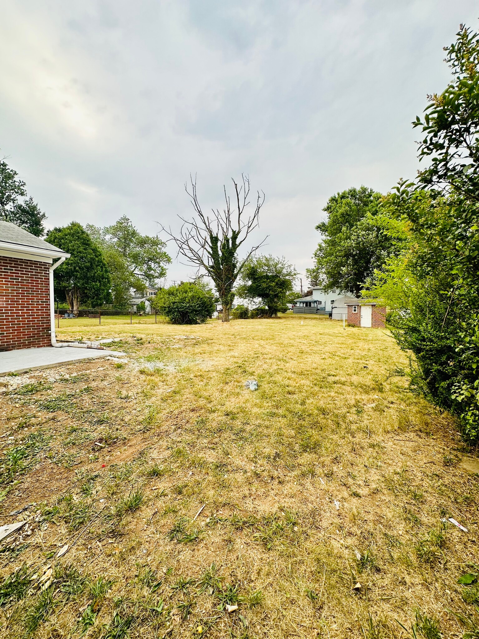 Building Photo - 5906 Leewood Ave