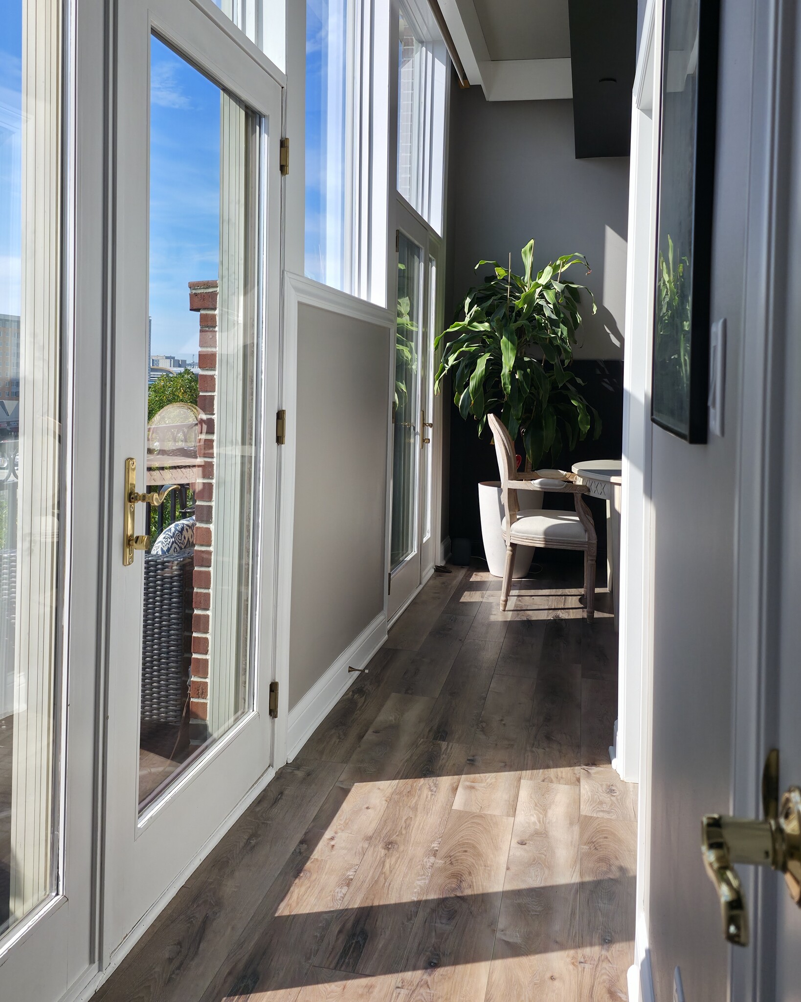 Building Photo - 1515 N Van Buren St