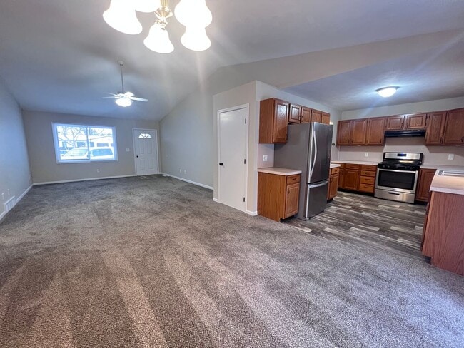 Building Photo - Rockford Schools! 3 Bedroom Duplex