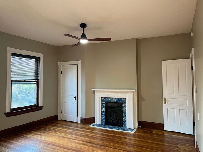 Building Photo - 2219 Scott St