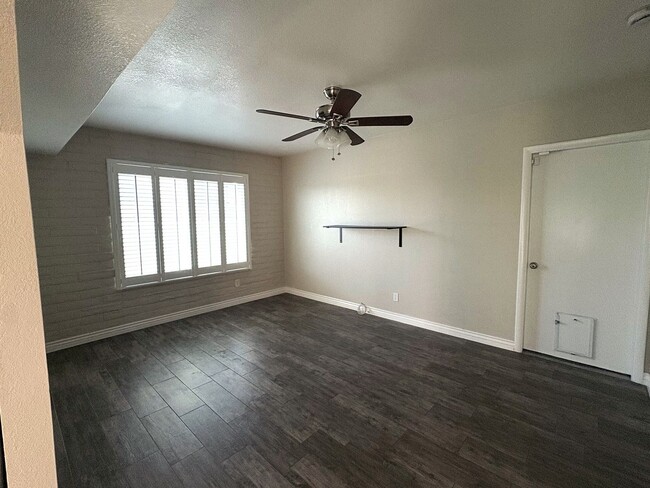 Building Photo - 3720 S Sarnoff Dr
