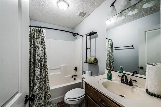 Building Photo - 5480 Green Ash Dr