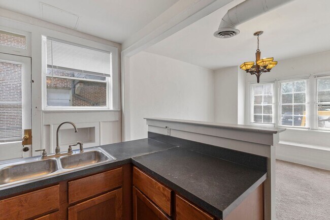 Building Photo - 5703 E Washington St