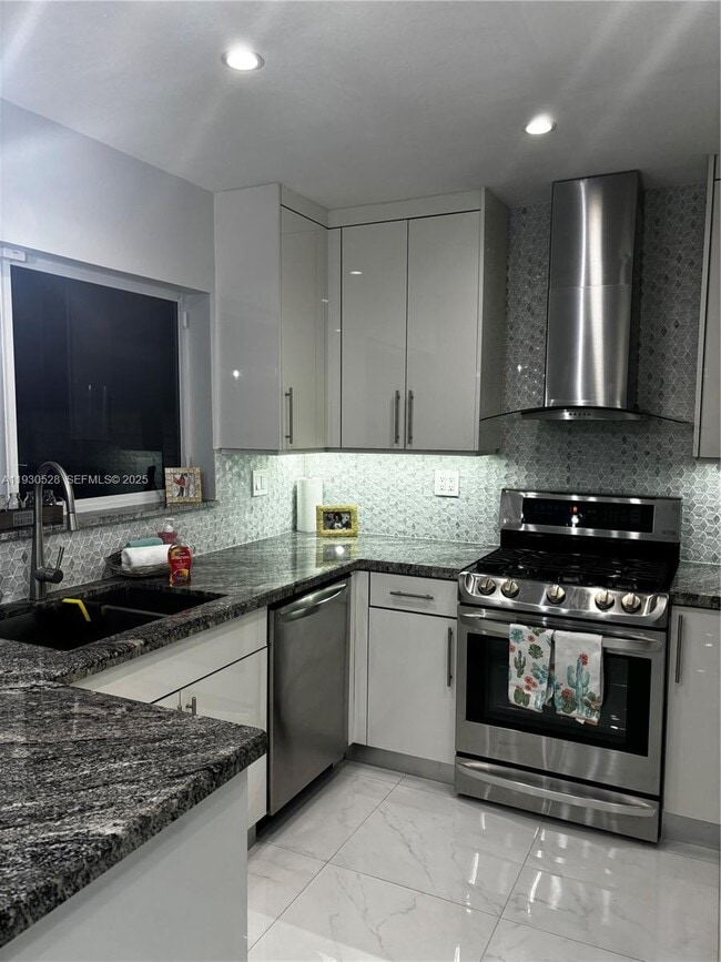 Building Photo - 18632 SW 93rd Ct