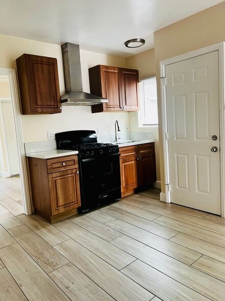 Building Photo - 1309 W 62nd St