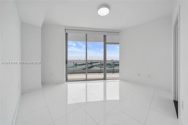 Building Photo - 900 Biscayne Blvd