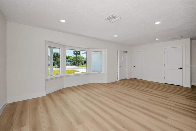 Building Photo - 790 116th Ave