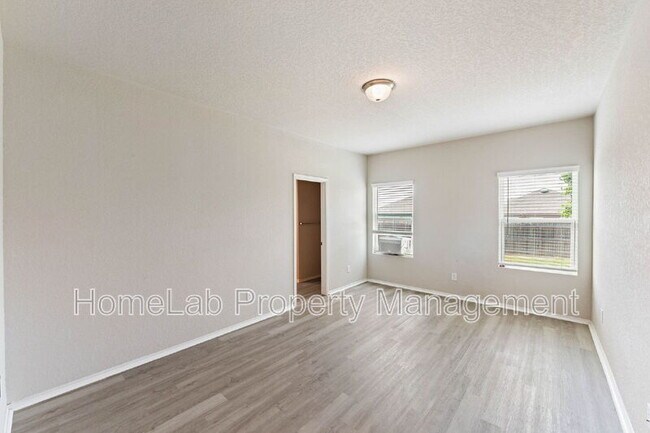 Building Photo - 7126 Mesa Cliffs