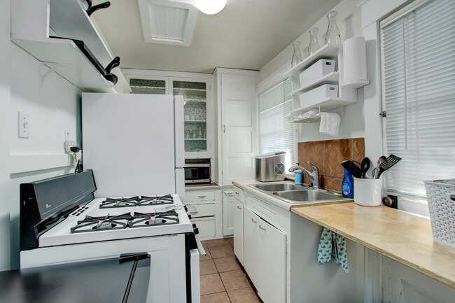 1220 Kitchen - 1220 11th St