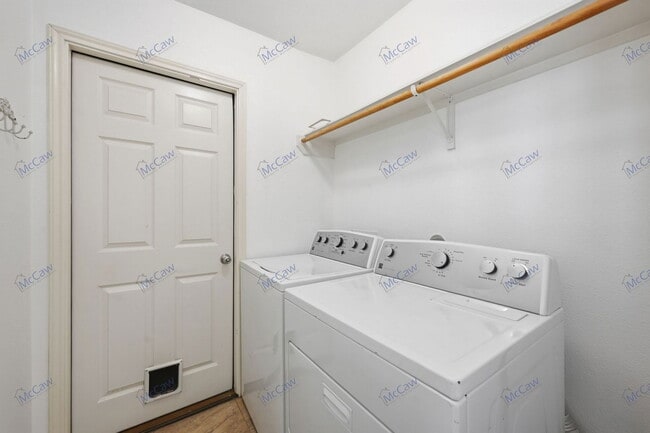 Building Photo - 328 Meadow View Ln
