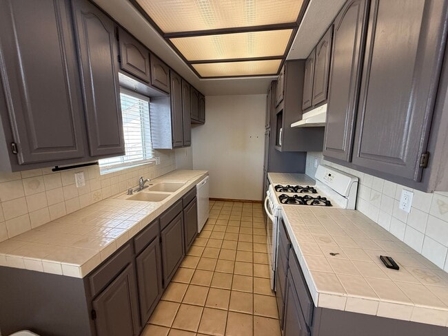 Building Photo - Beachside Living at Silver Strand