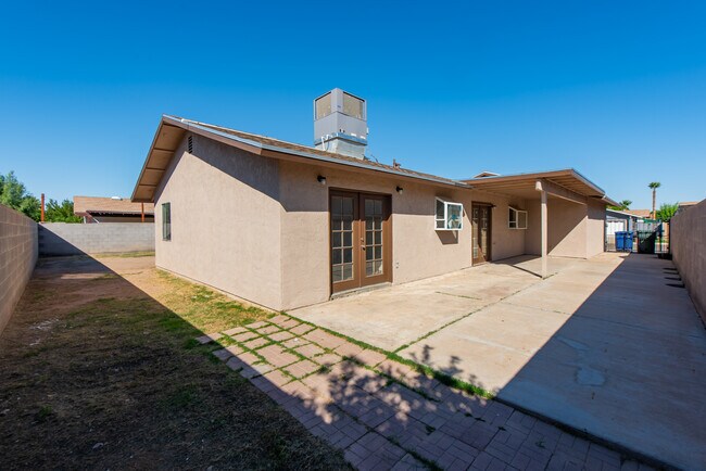 Building Photo - 4597 W 18th Pl