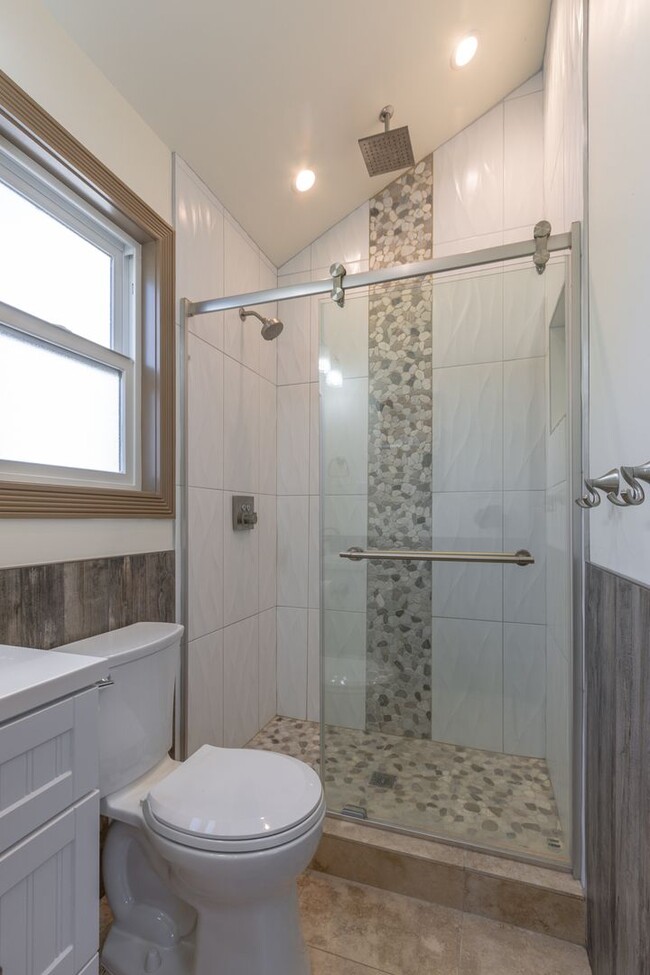 Building Photo - 3 Bed / 2 Bath San Bruno charmer is ready ...