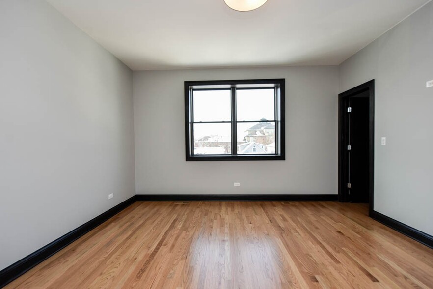 Building Photo - 3923 N Ashland Ave