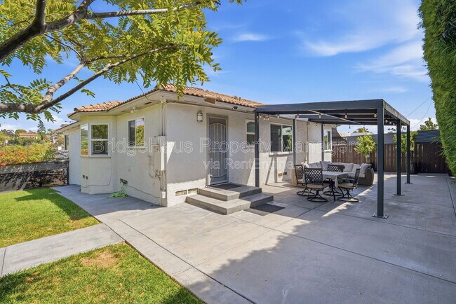 Building Photo - 3266 Goldfinch St