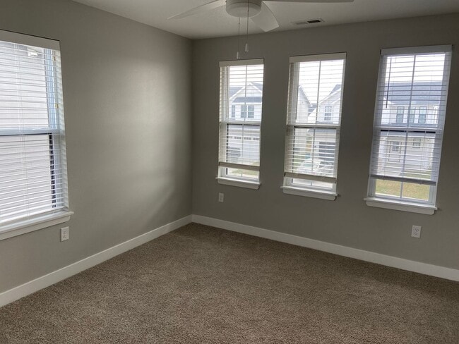 Building Photo - Newer build single family home!