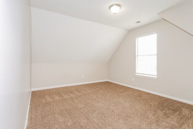 Building Photo - 8432 Creek Front Dr