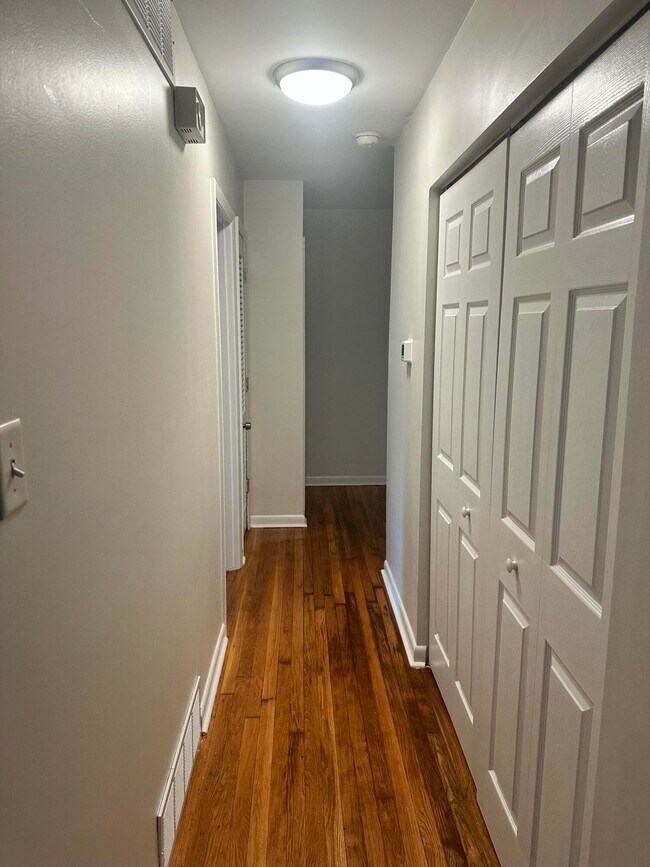 Building Photo - 2908 Argyle Dr