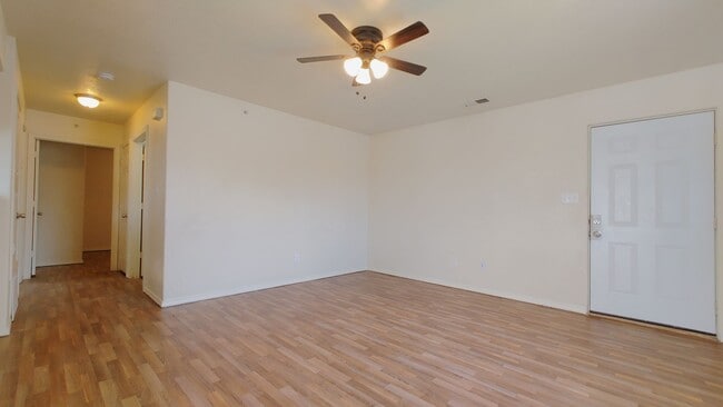 Building Photo - 509 Valencia Dr SE
