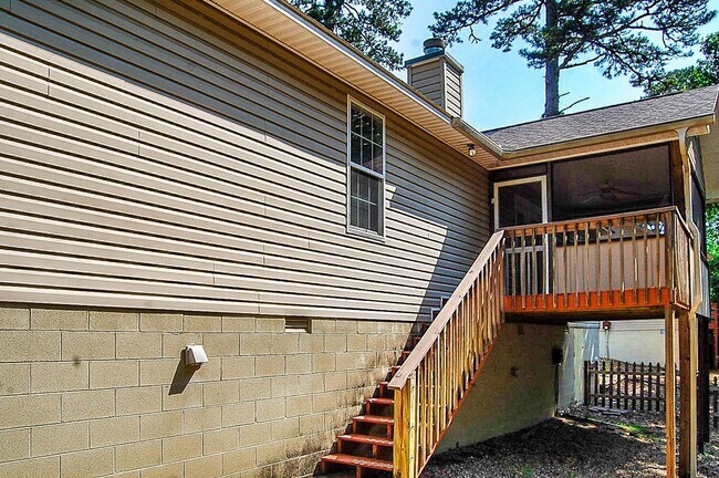 Building Photo - 3 Bedrooms and 2 full baths make the perfect layout for everyone! Call 501-922-9997 to set up a s...