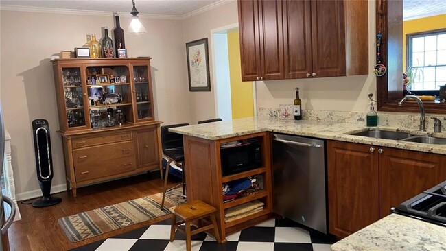 Building Photo - 2901 Victoria Dr