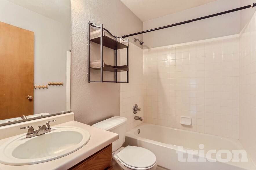 Building Photo - 8852 Clover Meadow Ln