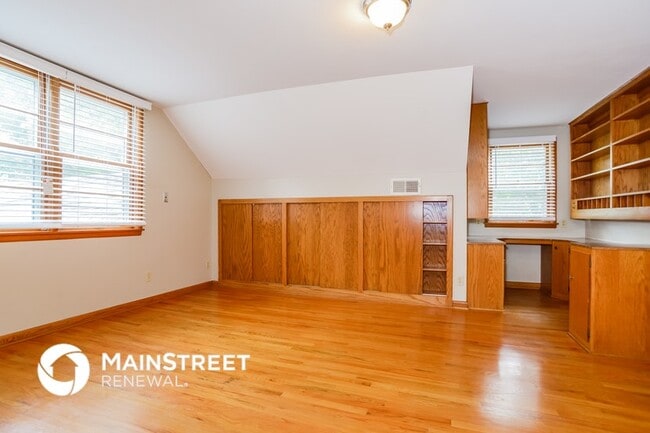 Building Photo - 2809 S Westport Rd