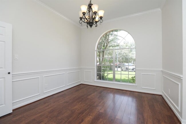 Building Photo - 25215 Aughton Dr