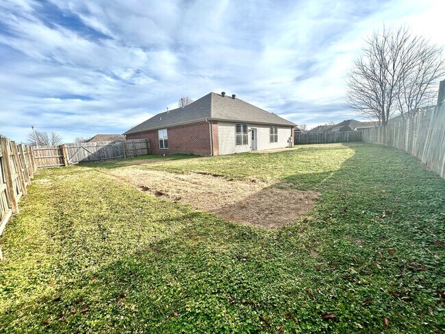 Building Photo - 3 bedroom 2 bath modern style home minutes from Centerton Main!!