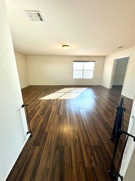 Building Photo - 4900 Meadow Trails Dr