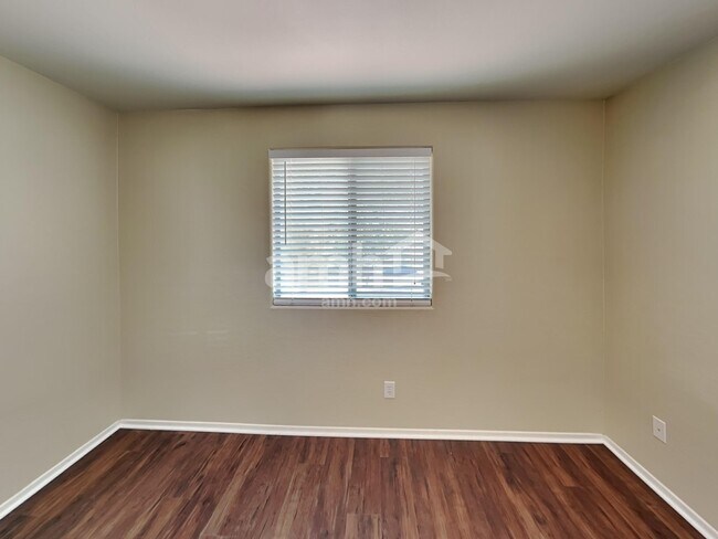 Building Photo - 3774 E Santa Fe Ln