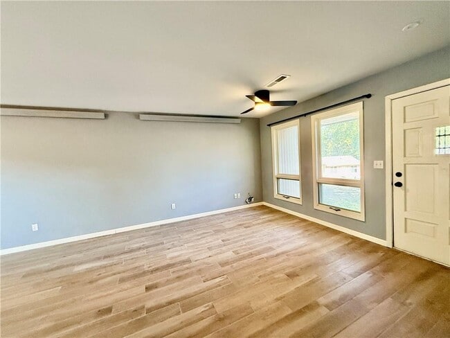 Building Photo - 11 Mellor Ln