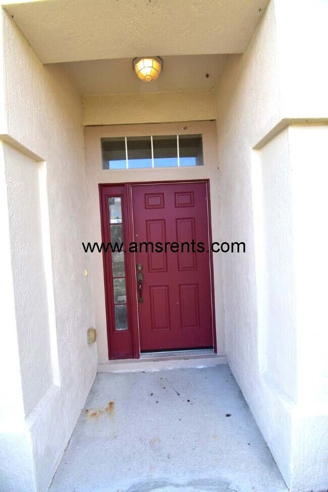 Building Photo - Spacious 3 bedroom 2 bath in Poinciana