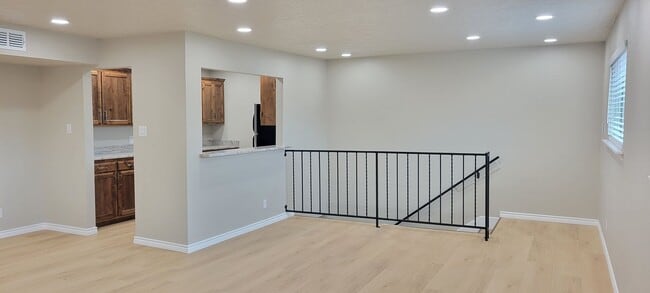 Building Photo - GREAT COLONIAL PARK CONDO